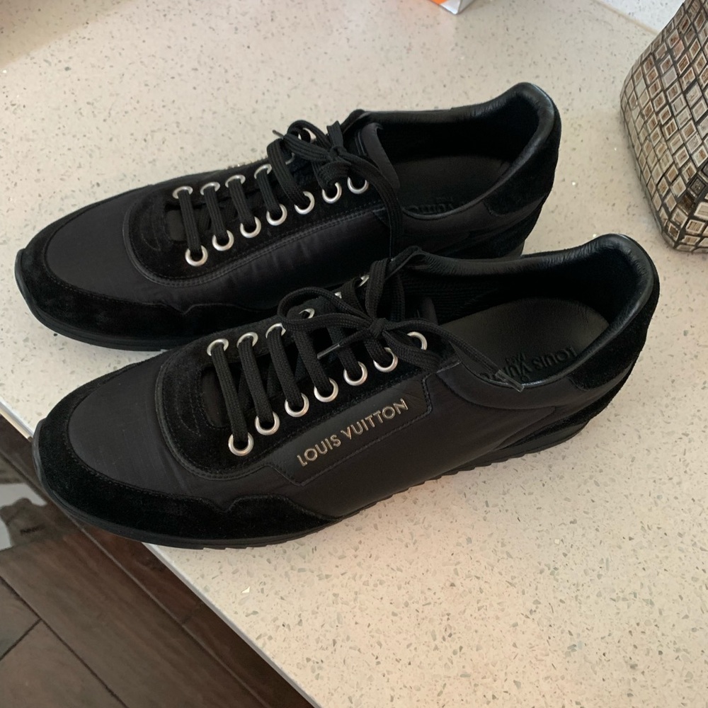Men louis vuitton shoes almost new size 9.5